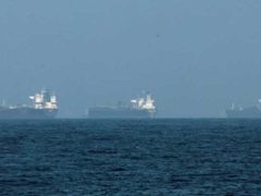 إيران تعلن ضرب ناقلة نفط في مضيق "هرمز" وتتوعد القوات الأمريكية