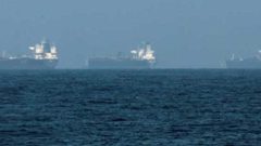 إيران تعلن ضرب ناقلة نفط في مضيق "هرمز" وتتوعد القوات الأمريكية