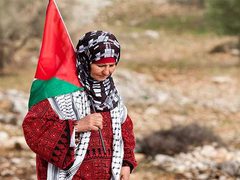 شؤون المرأة: المرأة الفلسطينية ركيزة أساسية في معركة الصمود والبقاء