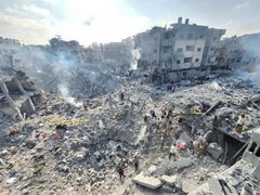 قصف جويّ بخان يونس ومدفعي بالبريج