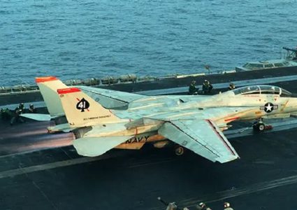 جيش الاحتلال: هاجمنا طائرات مقاتلة من طراز إف-14 في مطار أصفهان