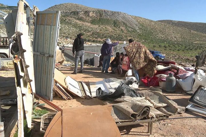 11 عائلة ترحل قسرا من خربة يرزا شرق طوباس بسبب اعتداءات المستوطنين