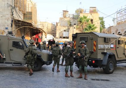 الاحتلال يحتجز مواطنين ويحولا منزلا لثكنة عسكرية في قصرة جنوب نابلس