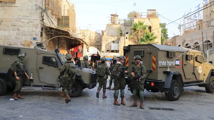 الاحتلال يحتجز مواطنين ويحولا منزلا لثكنة عسكرية في قصرة جنوب نابلس