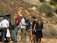 مستوطنون يستولون على ممتلكات لمواطنين في تجمع "خلة السدرة" قرب مخماس