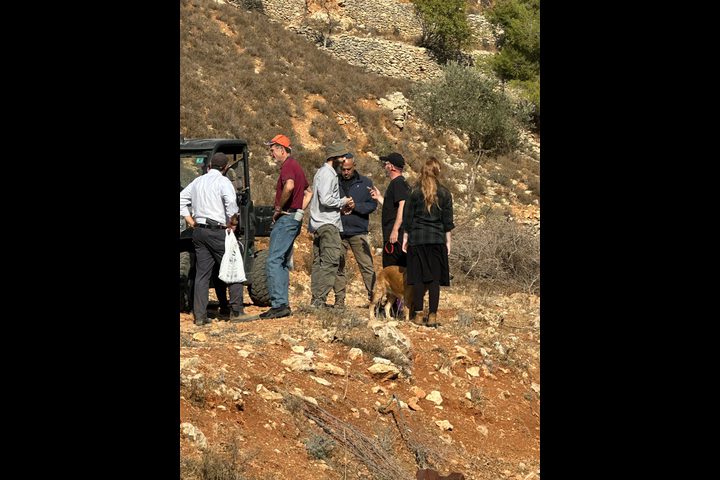 مستوطنون يستولون على ممتلكات لمواطنين في تجمع "خلة السدرة" قرب مخماس