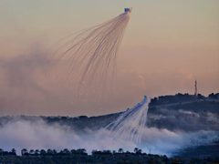 "رايتس ووتش" تتهم إسرائيل باستخدام الفوسفور الأبيض في لبنان