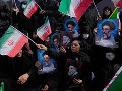 إيران تشهد تجمعات حاشدة في مراسم مبايعة المرشد الأعلى الجديد