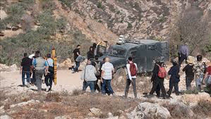 اعتقال طفل وإصابتان باعتداء مستوطنين في مسافر يطا جنوب الخليل