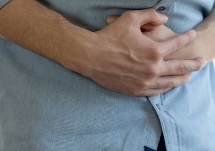 لماذا يزداد الإمساك في رمضان؟ أخصائية تغذية توضح الأسباب وطرق الوقاية