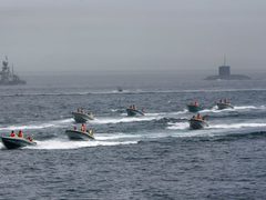 إيران تحذر: لا حق لسفن المعتدين بعبور مضيق هرمز وسط توتر أمريكي-إسرائيلي