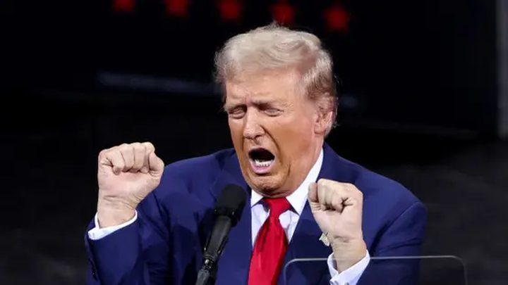 ترامب يطالب إيران بإزالة أي ألغام بمضيق هرمز