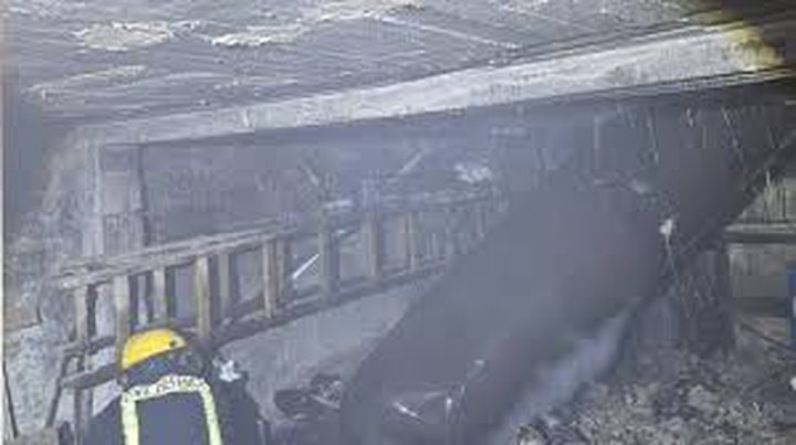 الدفاع المدني: شظية تدمر منزلا من ثلاثة طوابق وتسبب حريقا وأضرارا هائلة في سلفيت