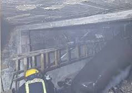 الدفاع المدني: شظية تدمر منزلا من ثلاثة طوابق وتسبب حريقا وأضرارا هائلة في سلفيت