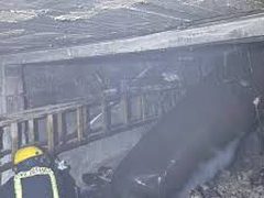 الدفاع المدني: شظية تدمر منزلا من ثلاثة طوابق وتسبب حريقا وأضرارا هائلة في سلفيت