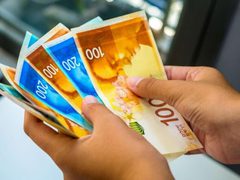 وزارة العمل تعلن عن صرف دفعة مالية جديدة لمساعدة عمال غزة والمرضى ومرافقيهم