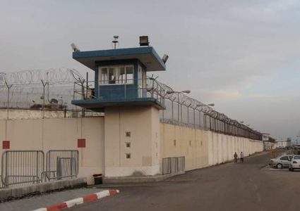مؤسسات الأسرى: 9500 معتقل في سجون الاحتلال بينهم 73 أسيرة و350 طفلا