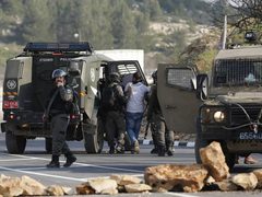 الاحتلال يقتحم قرية الريحية جنوب الخليل