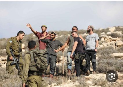 مستوطنون يقتحمون أراضي المواطنين في بيت امرين شمال غرب نابلس