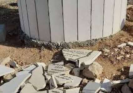 الاحتلال يحطم نصبا تذكاريا لشهيد في بيت دقو شمال غرب القدس