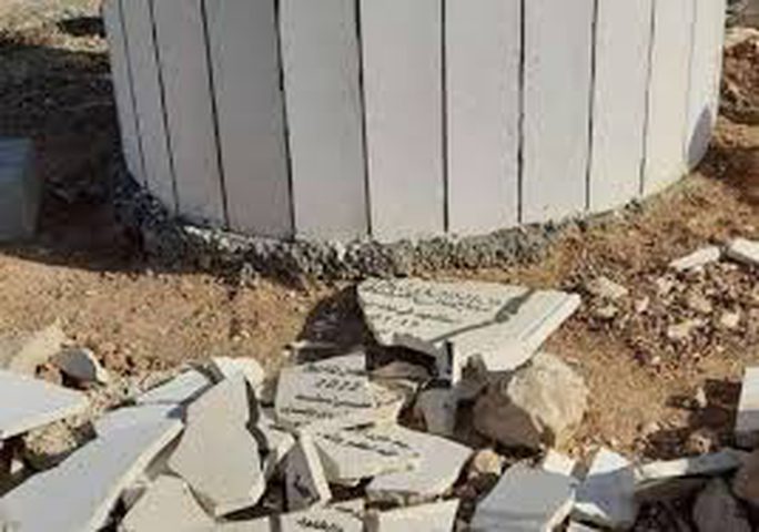 الاحتلال يحطم نصبا تذكاريا لشهيد في بيت دقو شمال غرب القدس