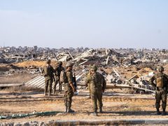 الاحتلال ينسف منازل شرق غزة وغارات جوي وقصف مدفعي بخان يونس ودير البلح