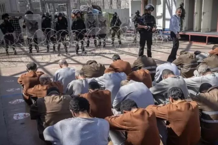 مؤسسات الأسرى: 9500 معتقل في سجون الاحتلال بينهم 73 أسيرة و350 طفلا