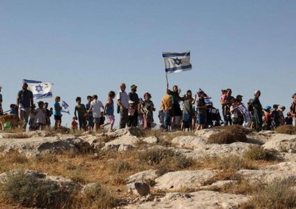 مستوطنون يقيمون موقعاً استيطانياً جديداً على جبل عيبال في نابلس