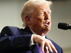 ترامب: منع إيران من امتلاك سلاح نووي أهم من أسعار النفط