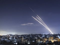 220 صاروخا من لبنان تضرب قلب إسرائيل… ونتنياهو يبحث توسيع المنطقة العازلة