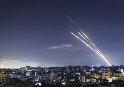 220 صاروخا من لبنان تضرب قلب إسرائيل… ونتنياهو يبحث توسيع المنطقة العازلة