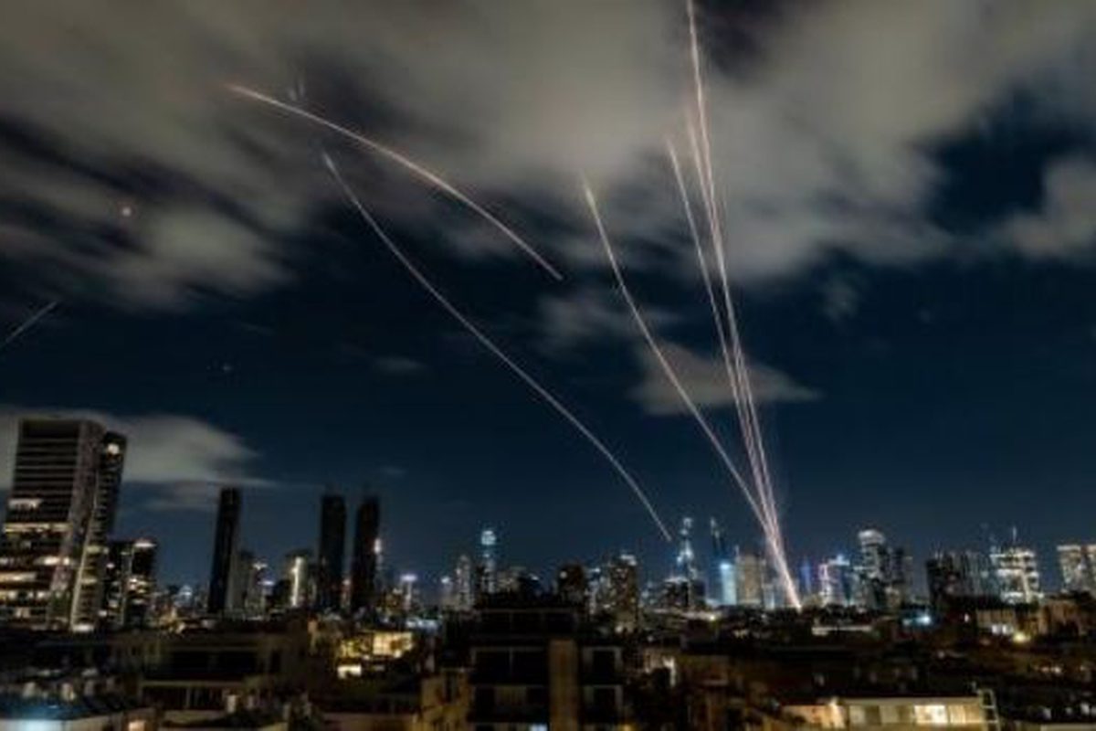 هجوم صاروخي إيرني لبناني مزدوج يهزّ مدن فلسطين المحتلة من رأس الناقورة حتى إيلات