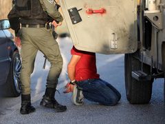 قوات الاحتلال تعتقل شابا من طوباس