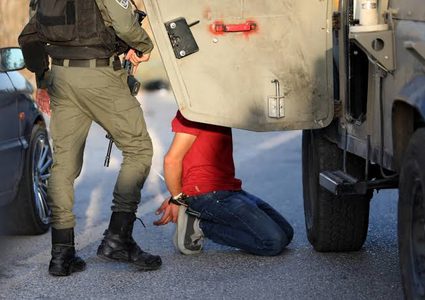 قوات الاحتلال تعتقل شابا من طوباس