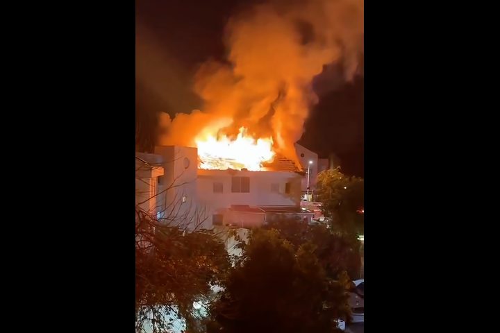 صاروخ ايراني يستهدف مباني اسرائيلية ويلحق اضرارا جسيمة