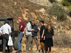 مستعمرون يعتدون على المواطنين في بيت اكسا