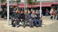 المقدسيون يؤدون صلاة الجمعة الأخيرة من رمضان على مقربة من الأقصى