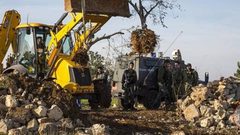 مستوطنون يشقون طريقا استيطانيا شمال شرق رام الله