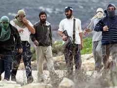 مستوطن يدعس طفلة ويصيبها بجروح جنوب الخليل