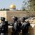 الاحتلال يسلم مقدسيا قرار إبعاد عن "الأقصى"