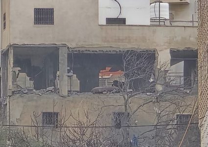 الاحتلال يفجر منزل عائلة الأسير عزمي أبو هليل في دورا