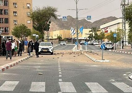 عدة رشقات صاروخية متتالية من إيران وإصابات في إيلات