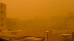 عاصفة رملية تضرب قطاع غزة وتُفاقم مأساة النازحين