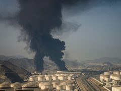 إيران تهدد باستهداف شركات أمريكية في الشرق الأوسط بعد هجمات على جزيرة خرج