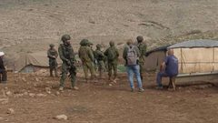 الاحتلال يعتقل ثلاثة مواطنين من خربة سمرة بالأغوار الشمالية