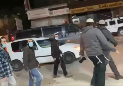 مستوطنون يهاجمون مركبات المواطنين في حوارة جنوب نابلس