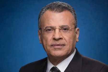 رحيل الإعلامي الفلسطيني جمال ريان أول مذيع ظهر على قناة الجزيرة