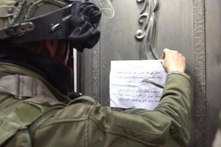 الاحتلال يخطر 6 منازل بوقف العمل جنوب الخليل