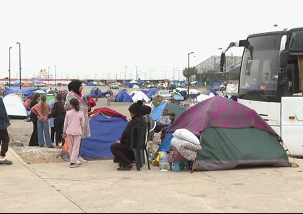 نازحو لبنان يواجهون الأمطار في خيام وسط أزمة إنسانية متفاقمة