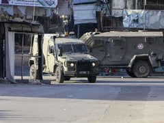 3 إصابات واعتقال مواطن خلال اقتحام الاحتلال نابلس